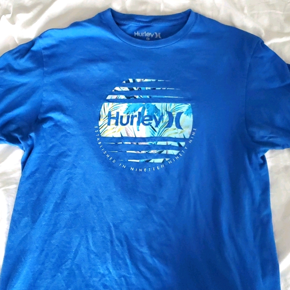 Hurley t-shirt - size L